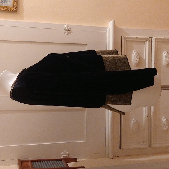 K.D. Spring black and print velour top Sz M 🎁 - Picture 4 of 7